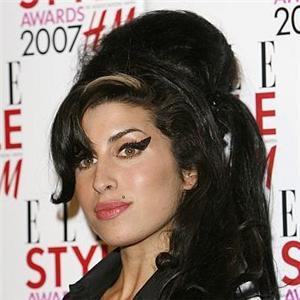 Amy Winehouse s hezkým účesem