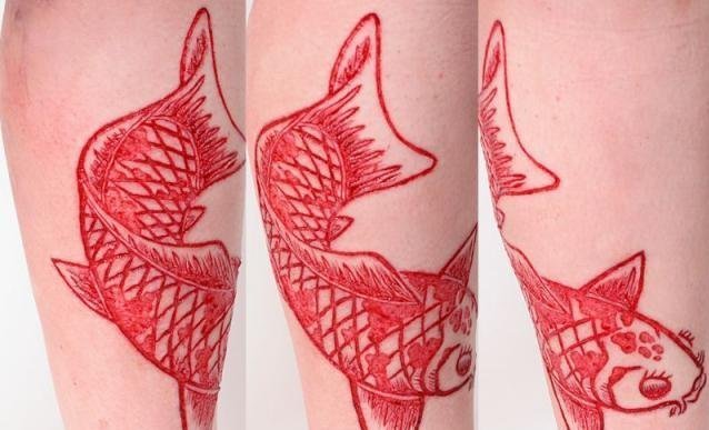 Fotografie tetování jenž nese název skarifikace