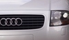 Fotografie přední masky osobního automobilu značky Audi