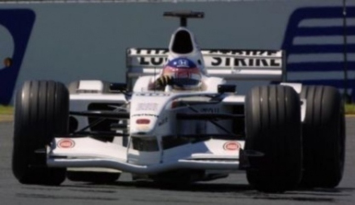 Jacques Villeneuve s jeho vozem formule 1 značky BAR