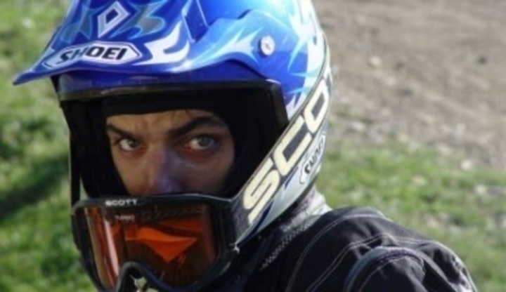 Nezbytnou ochranou hlavy při motokrosu je motokrosová helma