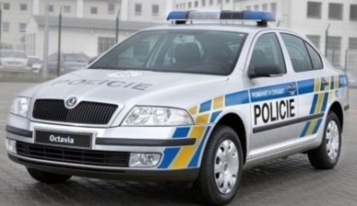 Přední pohled na automobil značky Škoda Octavia sloužící pro Policii ČR
