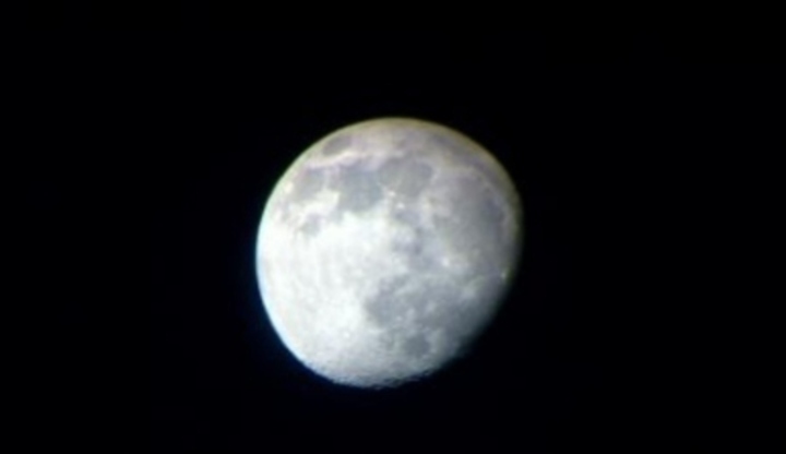 Snímek zachycující Měsíc v úplňku