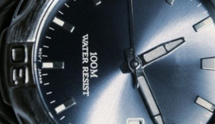 Na snímku je zachycen ciferník pánských sportovních hodinek