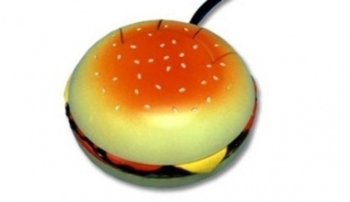 Fotografie myši k PC vypadající jako hamburger