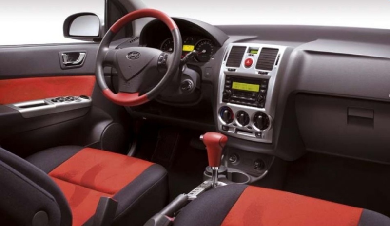 Detailní záběr vnitřního vybavení automobilu Hyundai Getz