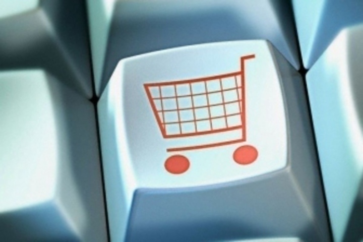 Fotografie tlačítka na klávesnici zobrazující nákup zboží přes internet 