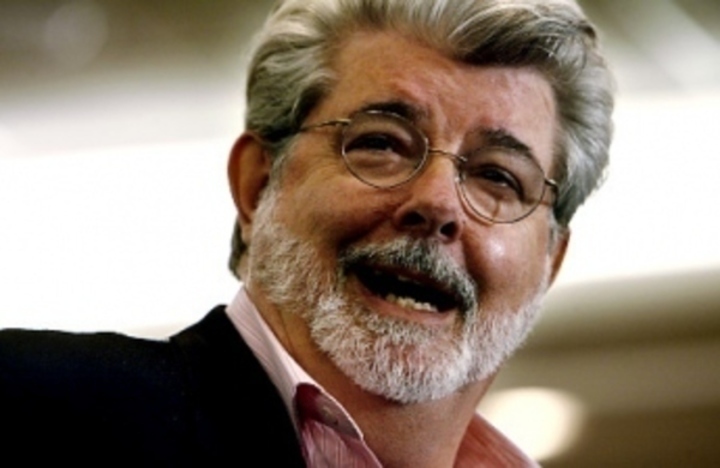 Filmový režisér George Lucas na své fotografii