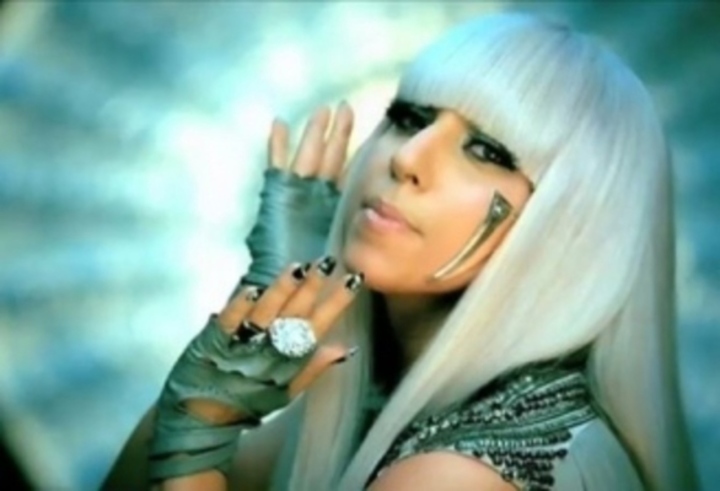 Zpěvačka Lady Gaga na své propagační fotografii 