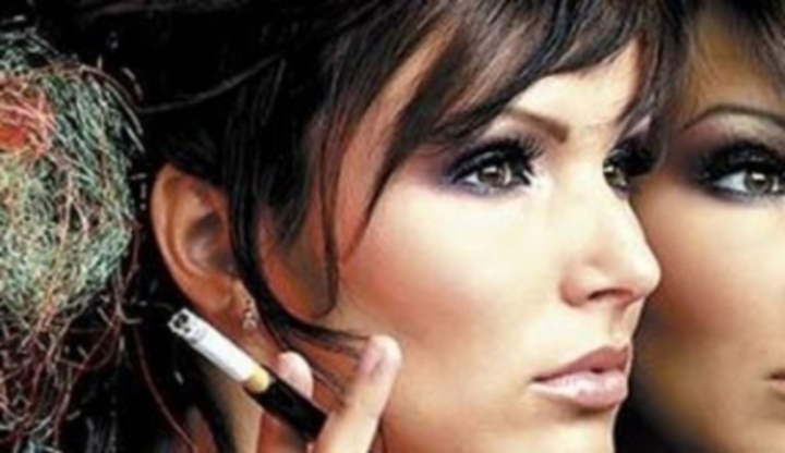 Modelka Andrea Vránová na fotografii s cigaretou