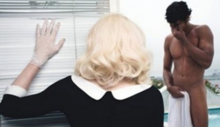 Zpěvačka Madonna při focení s nahým mužem