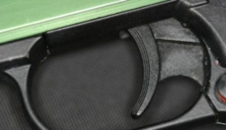 Detailní pohled na zbraň používanou při hře Paintball