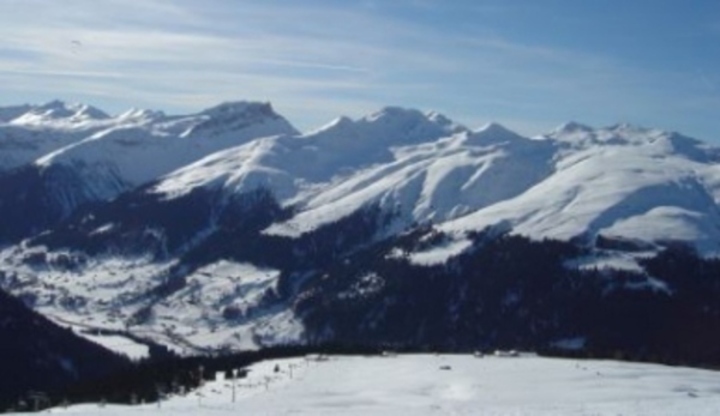 Fotografie zachycující hory v Davosu 