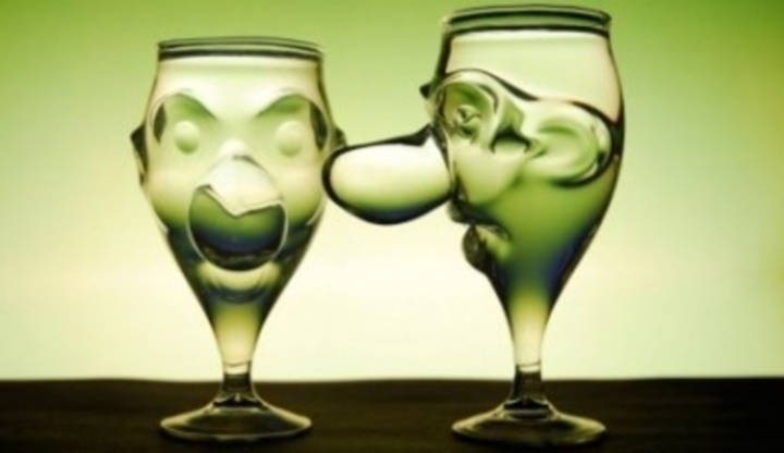 Vtipné skleněné číše na víno s nosy
