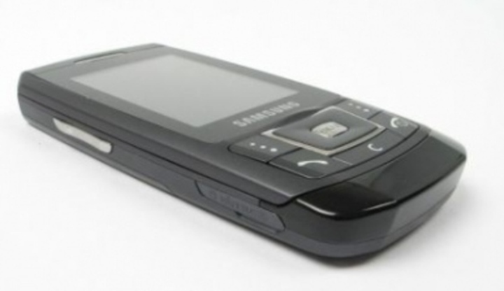 Mobilní telefon Samsung D900