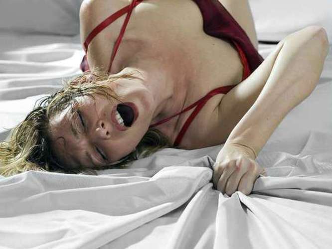 Žena prožívající orgasmus 