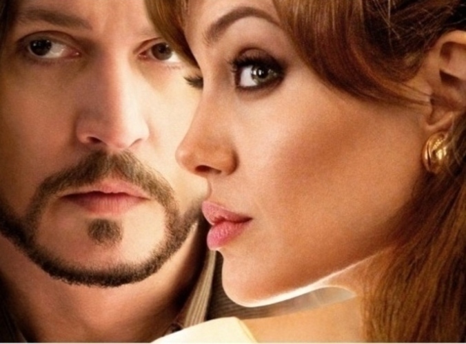 Herec Johny Depp a herečka Angelina Jolie při společném focení k filmu Cizinec