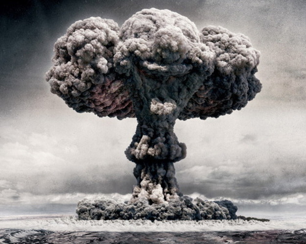 Černobílá fotografie atomového výbuchu