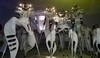 Fotografie taneční párty kde účastníci musí být oblečení v bílém