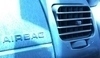 Výrobci vozidel doporučují provést výměnu airbagů po 10 až 15 letech.