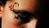 Fotografie ženy s tetováním u oka