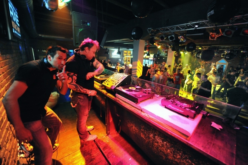 DJ Uwa a DJ Lucaso v akci