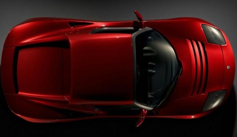 Tesla Roadster červené barvy