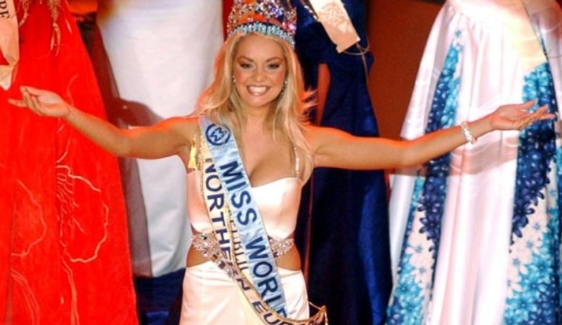 Miss World Taťána Kuchařová s korunkou na hlavě