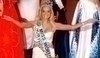 Miss World Taťána Kuchařová s korunkou na hlavě