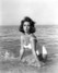 Elizabeth Taylor zachycena při koupání v moři