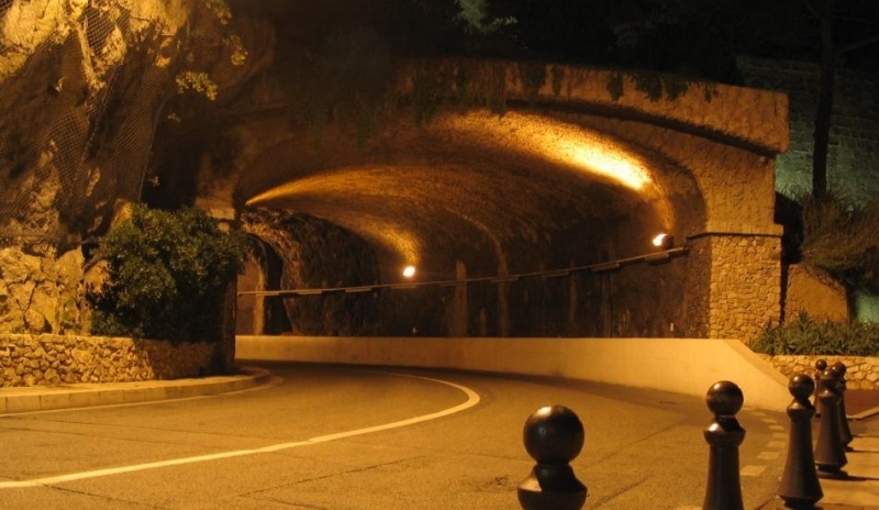 Fotografie zobrazující vjezd do tunelu