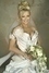 Iveta Bartošová ve svatebních šatech s kyticí v ruce