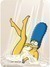 Marge Simpsonová s nohama nahoře