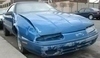 Fotografie nabouraného auta modré barvy