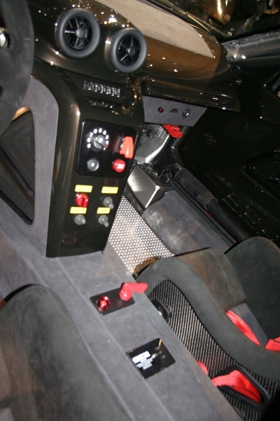 Pohled na interiér vozu Ferrari 599XX