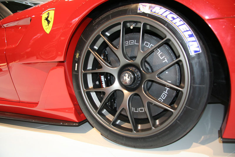 Snímek kola vozu Ferrari 599XX