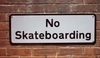 Skateboarding není populární všude.
