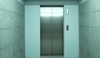 Fotografie zachycující nerezové dveře od výtahu