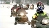 Projíždět se na sněžném skútru je pro seveřany stejná zábava jako pro nás jízda na motorce