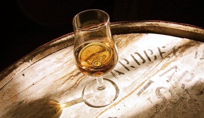 Snímek sklenice na whisky