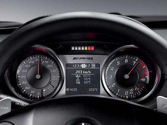 Interiér Mercedesu-Benz SLS AMG