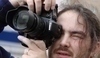 Snímek muže s fotoaparátem