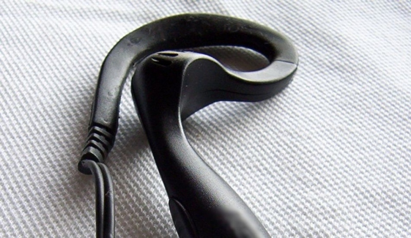 Fotografie zobrazující stylové sluchátko.