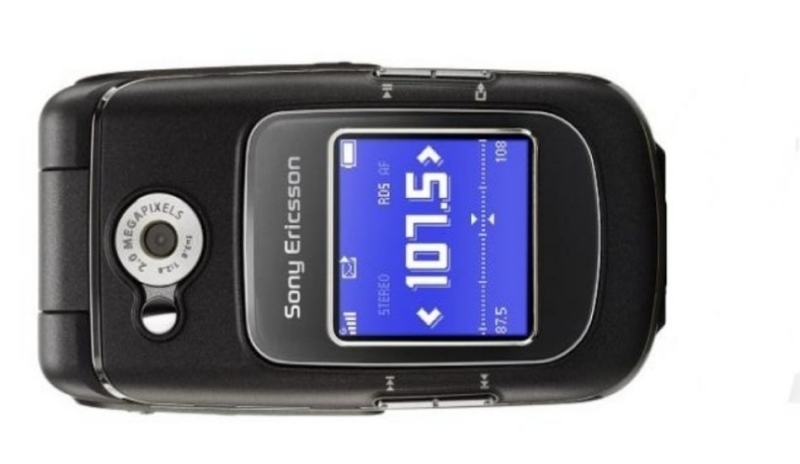 Véčkový mobil Sony Ericsson Z710i