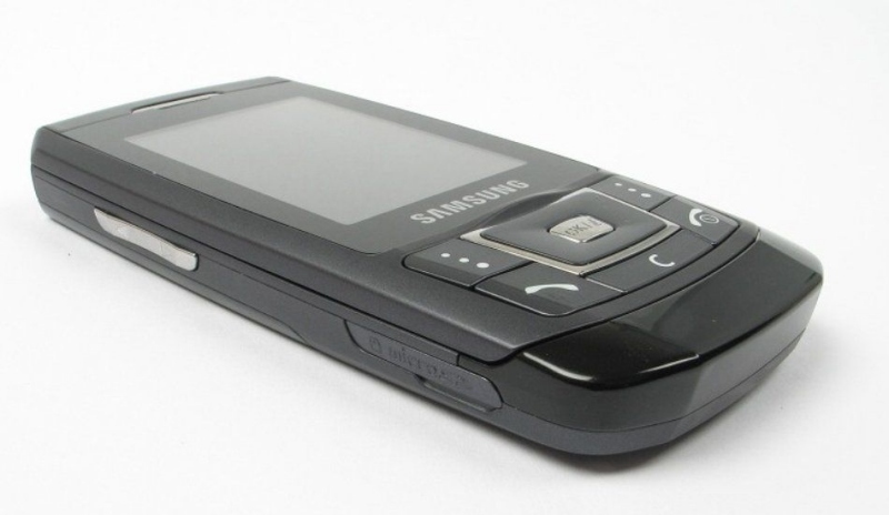 Mobilní telefon Samsung D 900.