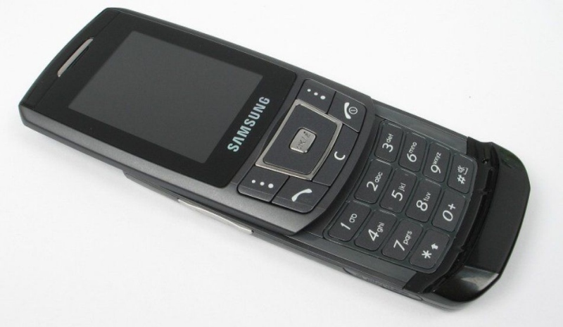 Mobilní telefon Samsung D 900.