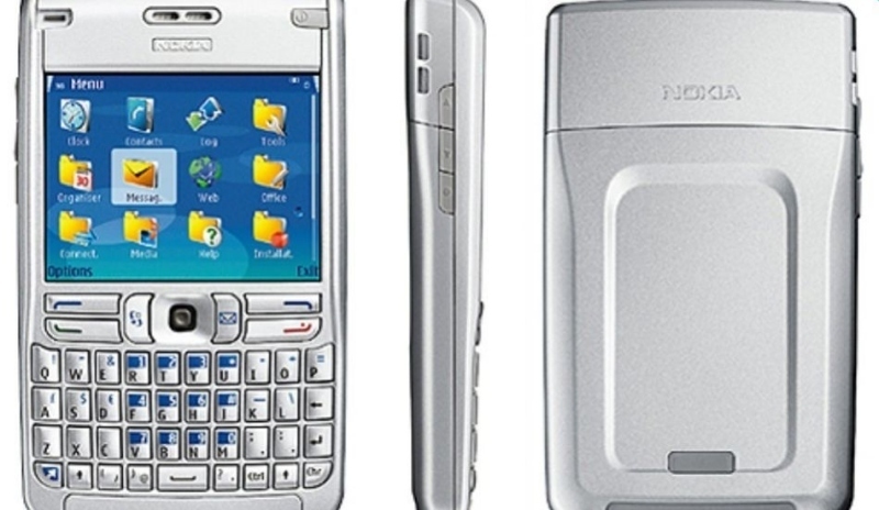 Mobilní telefon Nokia E61