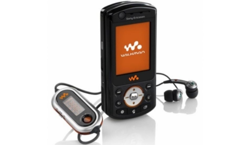 Sony Ericsson W900i v černém