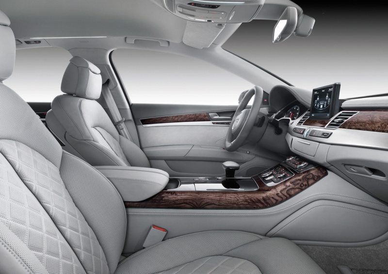 Vnitřní interiér vozu Audi A8
