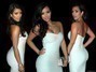 Kim v bílých šatech ze všech stran vypadá sexy